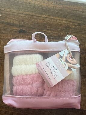 Plush Facial Wristbands Set - Pink & Cream